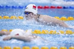 LOL决赛-美女王者！西班牙选手夺得游泳比赛冠军