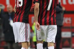 英雄联盟总决赛时间-AC米兰完胜巴萨，卡拉斯科高光表现