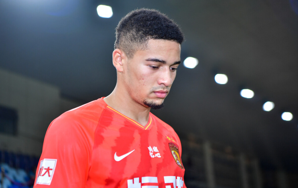 斯佩齐亚队主场出色发挥，赢得球迷认可的简单介绍