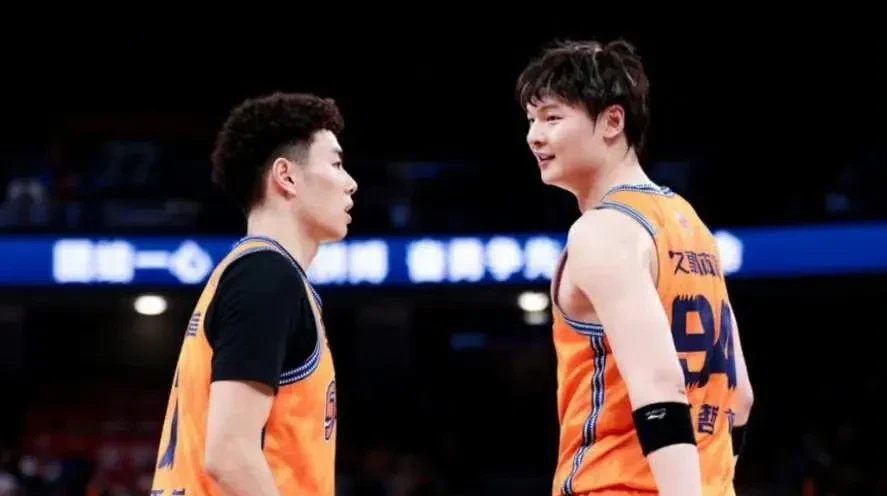 上海队逆转击败福建队