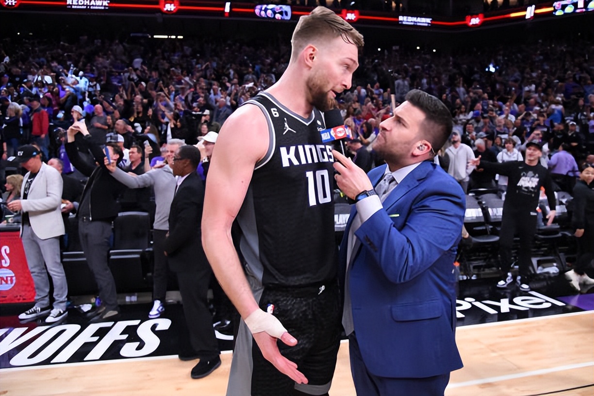 中锋对决：内线力量激烈碰撞述说对话的简单介绍