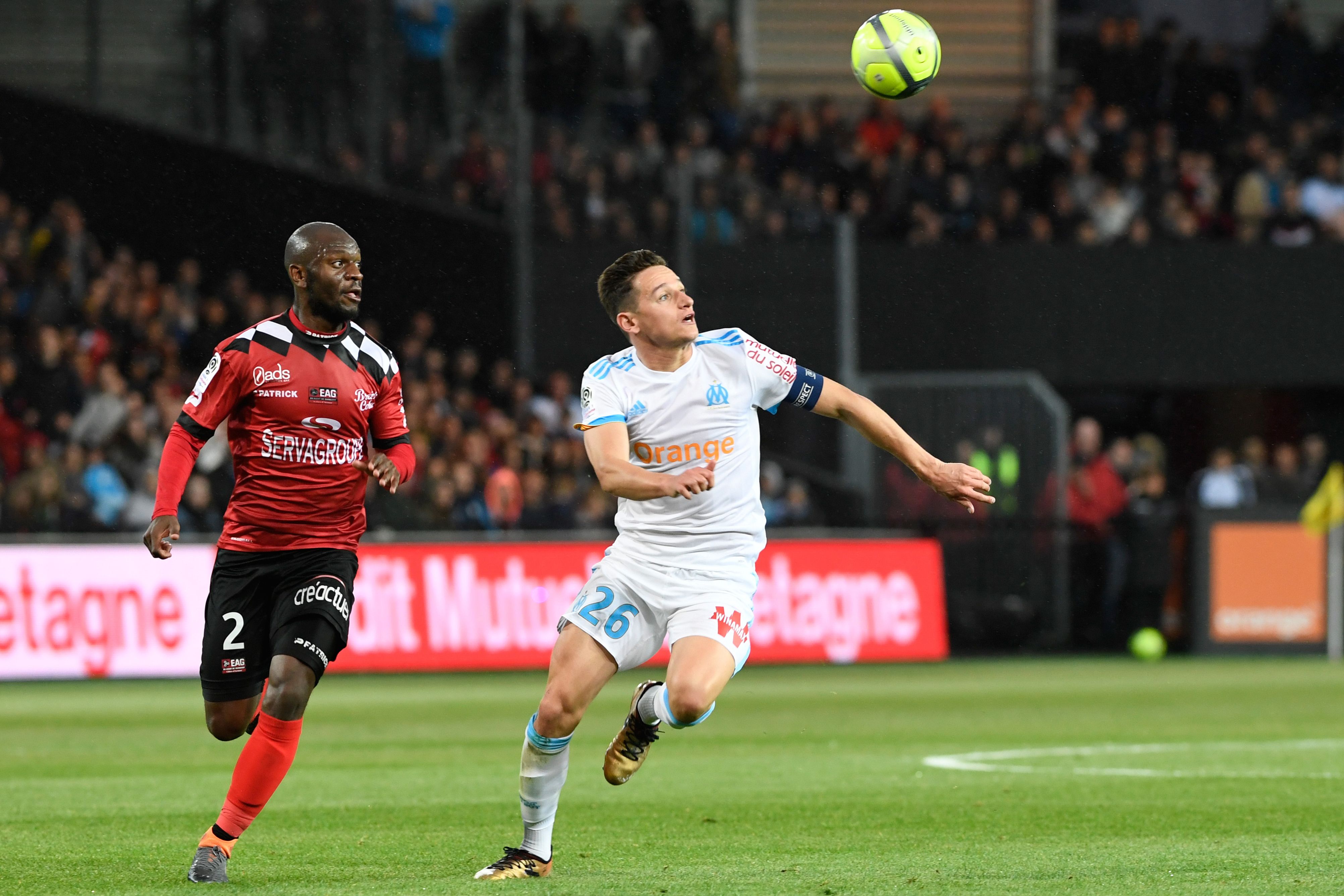 包含甘冈客场战平马赛，累积积分领先优势的词条