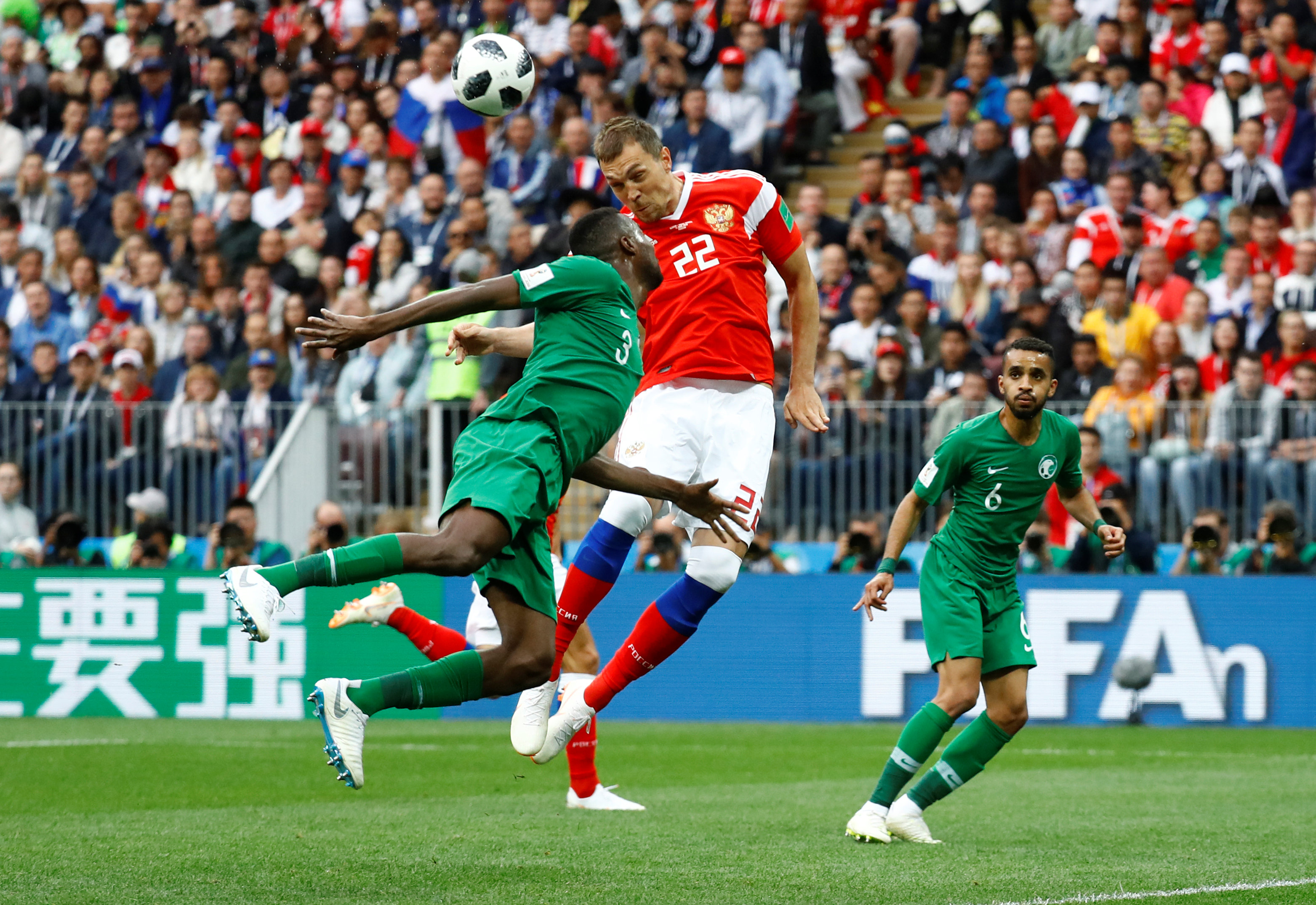 俄罗斯队在场上展现出出色的配合