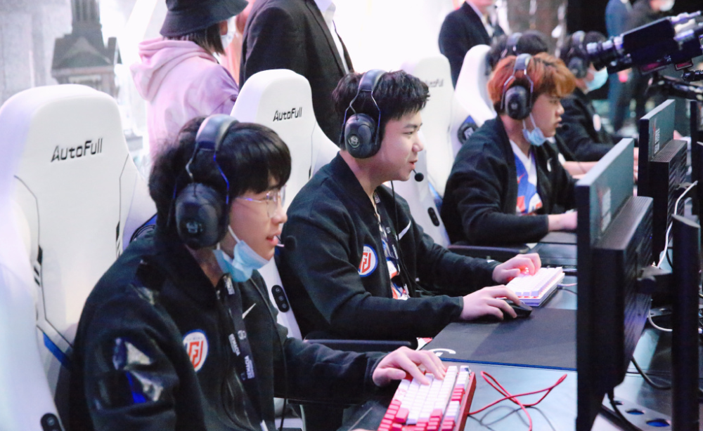 RNG碾压罗马,Elk关键团战开团秒人激烈交锋八强赛,强势挺进下一轮的简单介绍 RNG碾压罗马,Elk关键团战开团秒人激烈交锋八强赛,强势挺进下一轮的简单介绍