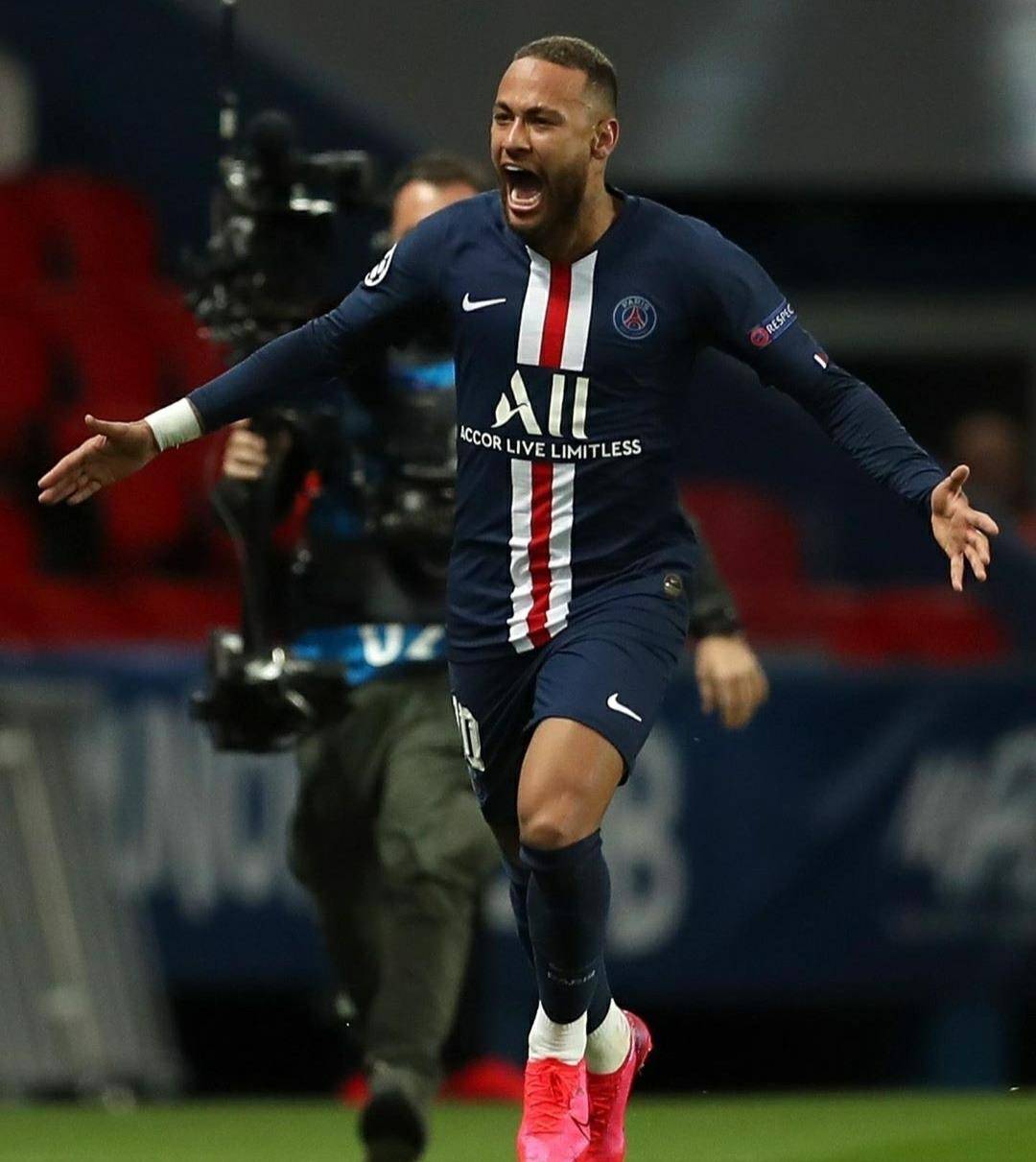 中国横扫日本，内马尔点燃赛场