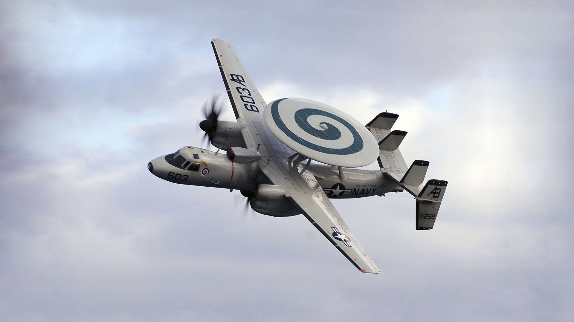 全球体育的十字路口,当德甲悬念抵达沸点,东方赛场正写下新篇