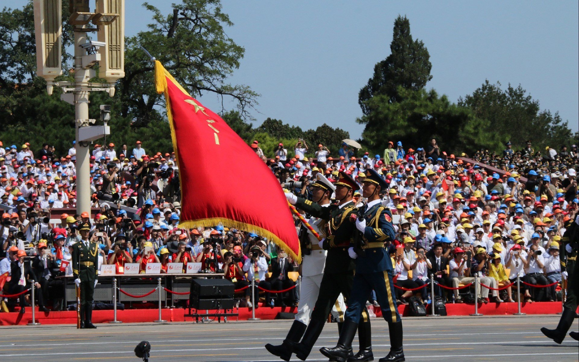 量子绿茵，当平行宇宙的足球新闻闯入头条