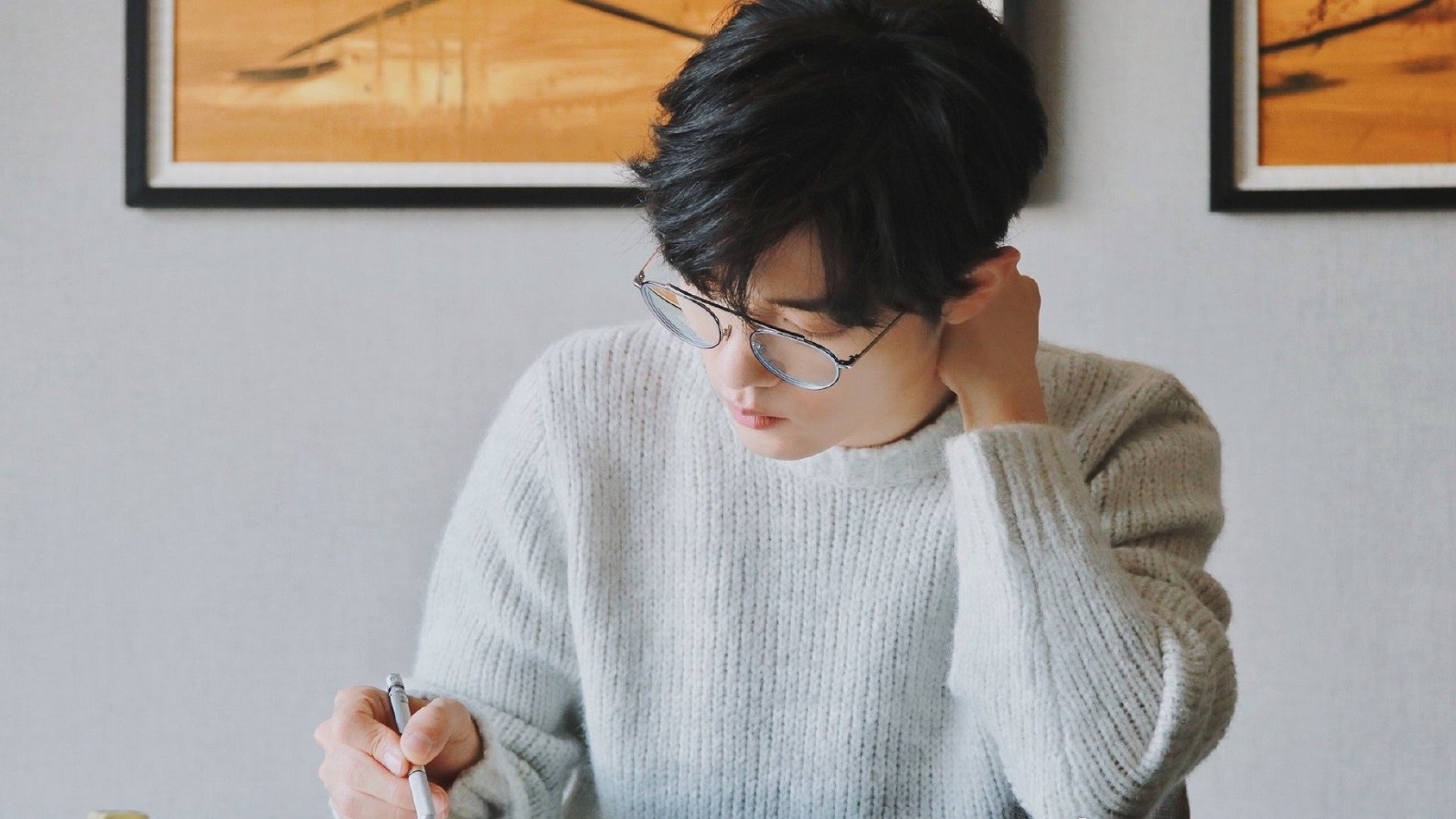 F1揭幕战上演阿尔及利亚式逆袭！梅赛德斯策略粉碎红牛，新赛季格局瞬间颠覆