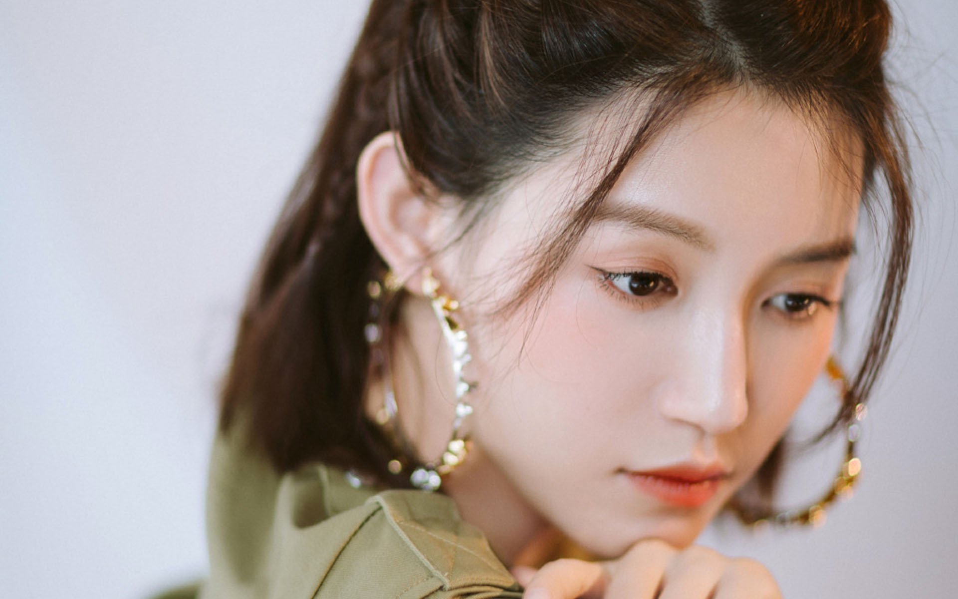 赖斯似日出撕裂长夜，瑞典如迷雾中降下闪电